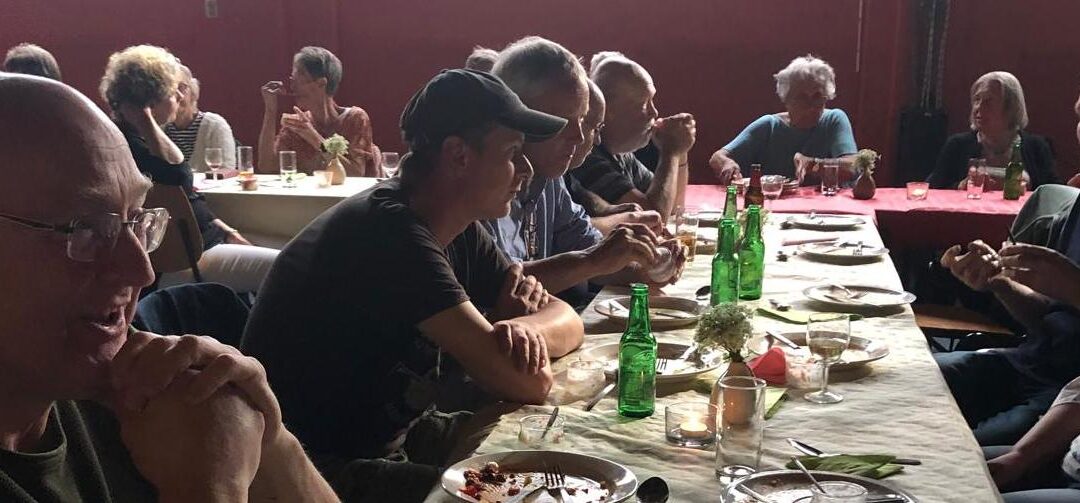 Samen eten in het dorpshuis (met de kookgroep Kommerzijl)